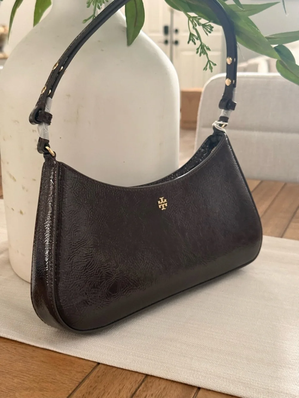Tory Burch Patent Leather Shoulder Bag in Dark Brown with Gold Logo - Picture 3 of 10
